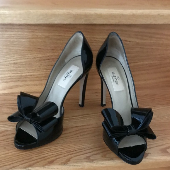 Valentino Black Patent Leather Heels. - Picture 2 of 3